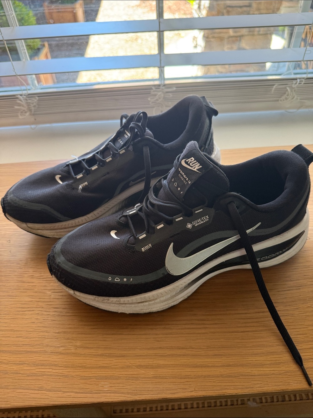 Nike Men’s Black Vomero 18 goretex